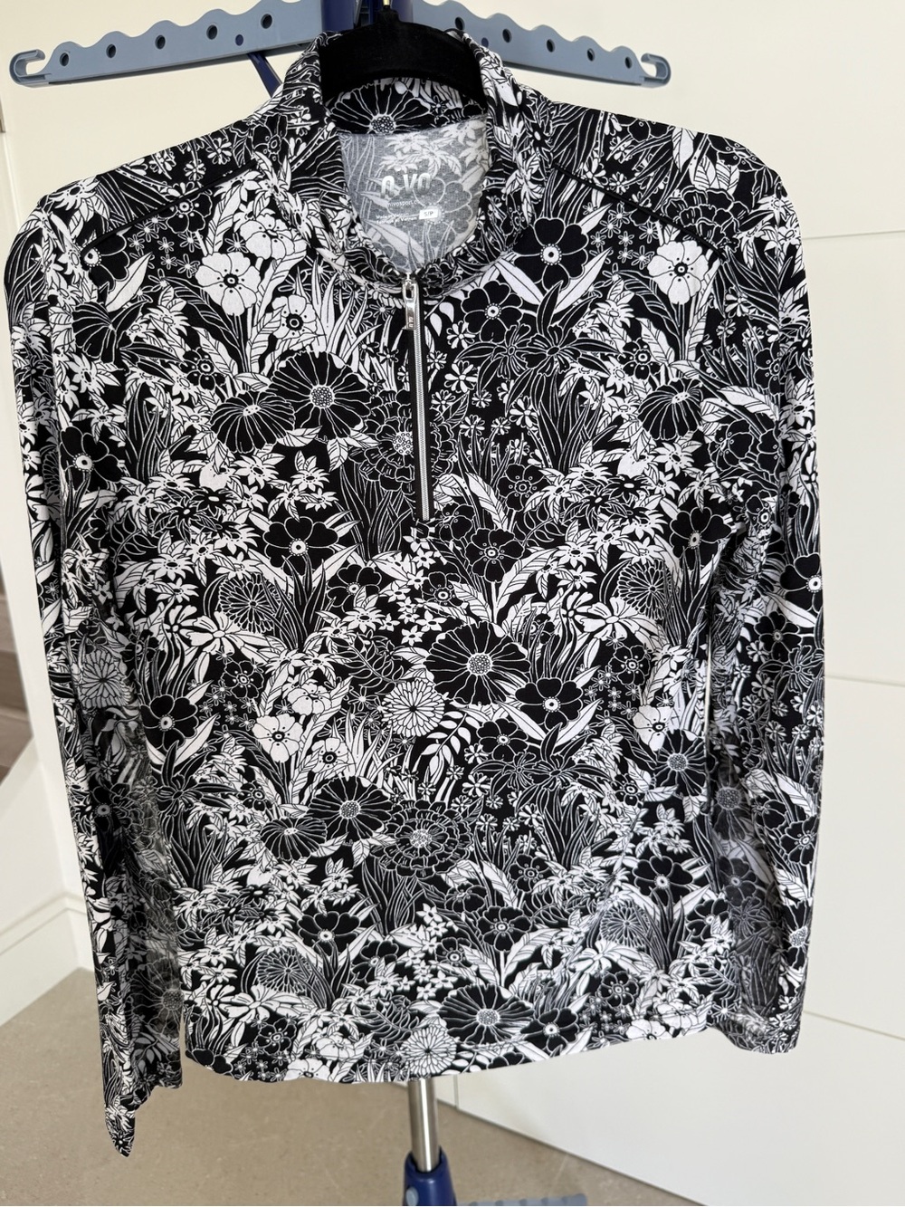 Nuovo Black & White Floral Zip-Neck Long Sleeve Top,size S, golf shirt